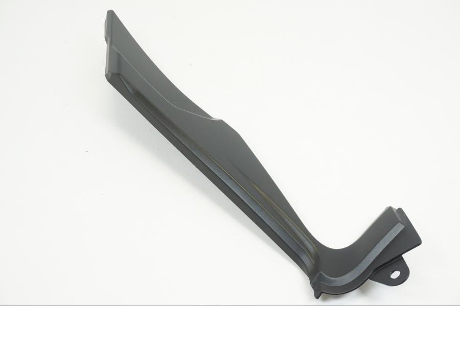 Baksidan på Bensintankskåpa från en Triumph Tiger 1200 -2018 motorcykel.