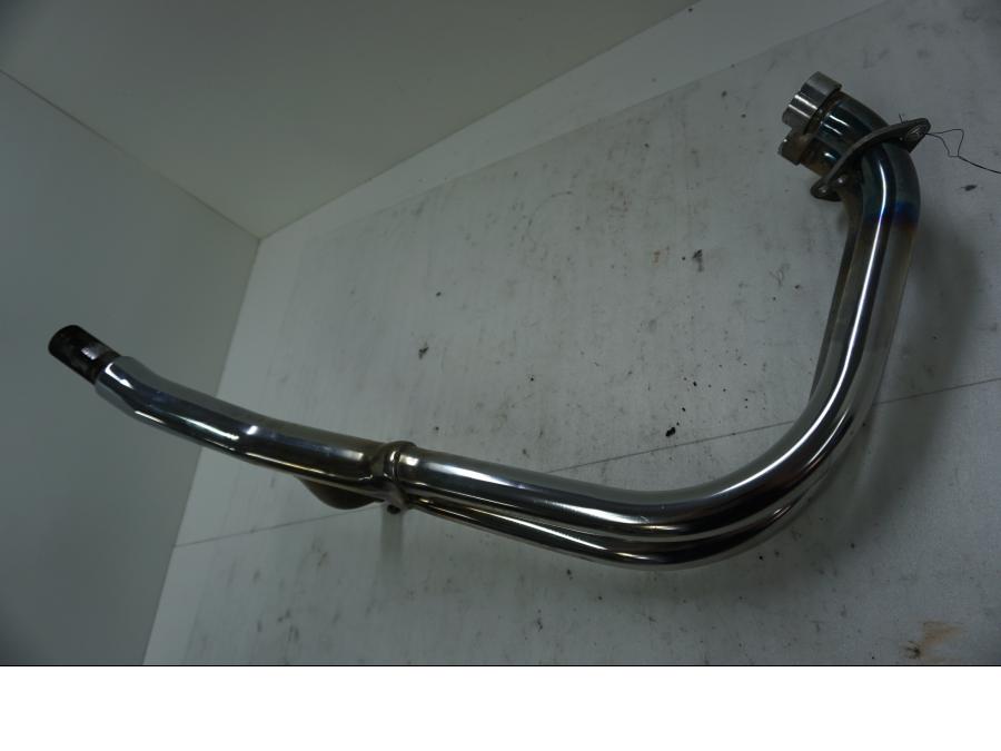 Framsidan på Grenrör från en Triumph Thunderbird 900 -2000 motorcykel.