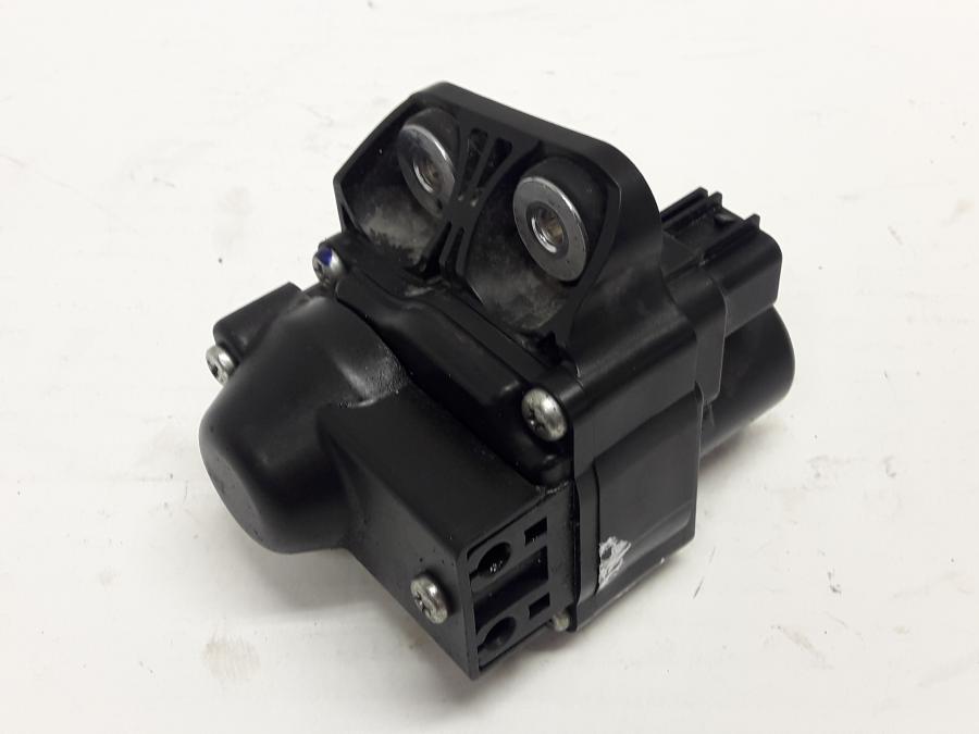 Baksidan på Avgasspjällmotor från en Yamaha XJR 1300 -2015 motorcykel.