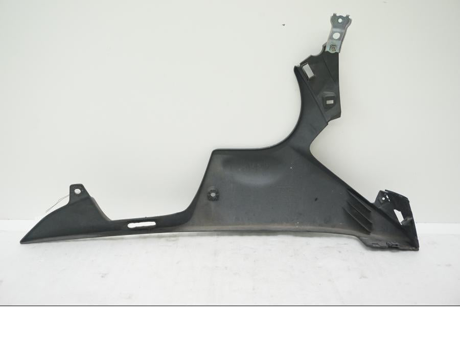 Baksidan på Magkåpa från en Honda CBR 500 R -2013 motorcykel.