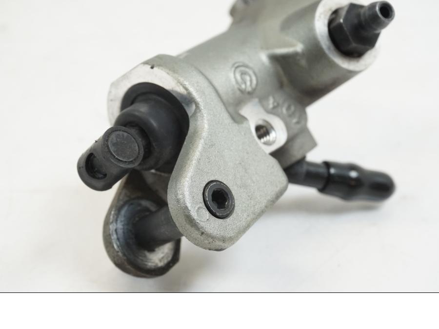 Snett uppifrån på Bromshuvudcylinder från en Ducati Streetfighter S -2011 motorcykel.