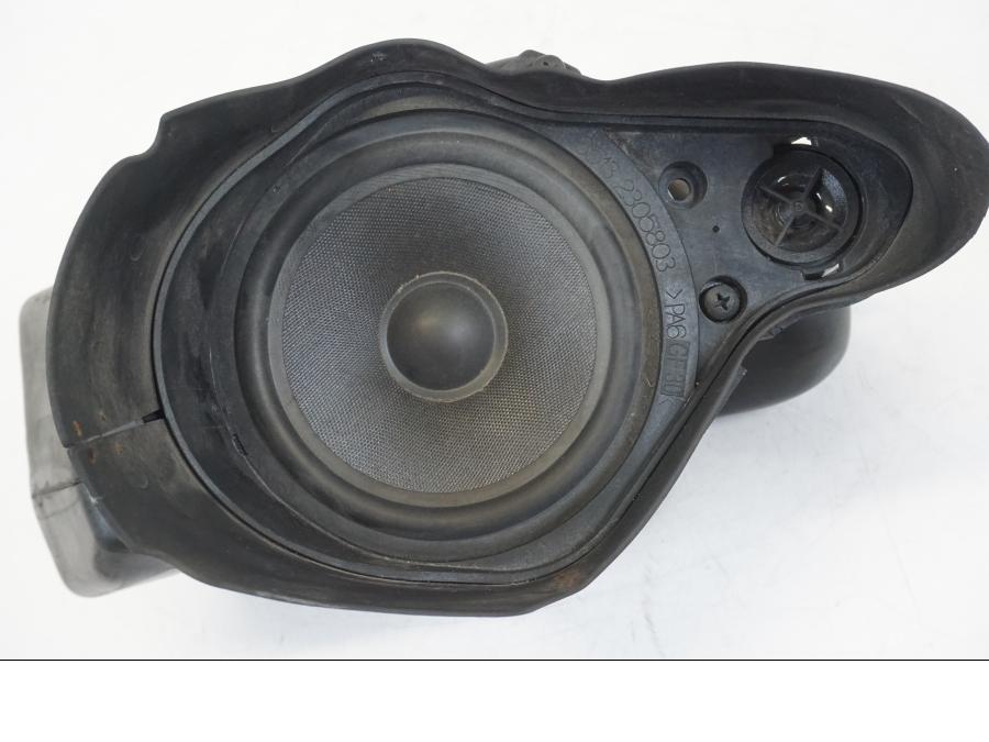 Baksidan på Högtalare från en BMW K 1200 LT -2004 motorcykel.