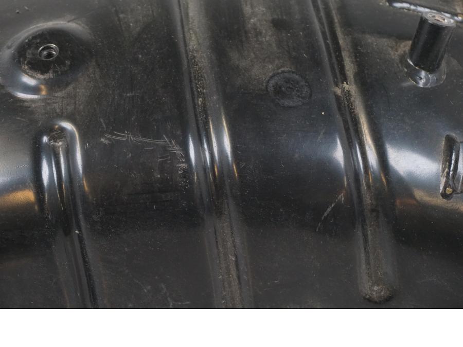 Vänster sida på Undertail från en Suzuki VZR 1800 -2009 motorcykel.