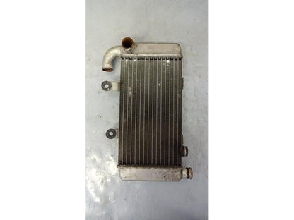 Baksidan på Vattenkyl från en Honda VTR 1000 F -1997 motorcykel.