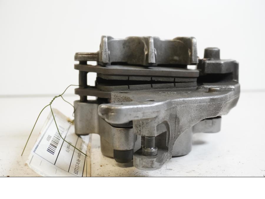 Vänster sida på Bromsok från en Honda ST 1100 -1998 motorcykel.