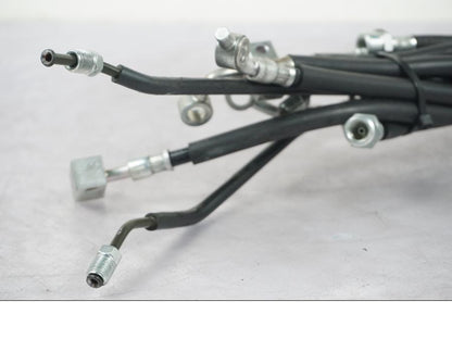 Snett uppifrån på Bromsledning från en Kawasaki GTR 1400 -2008 motorcykel.