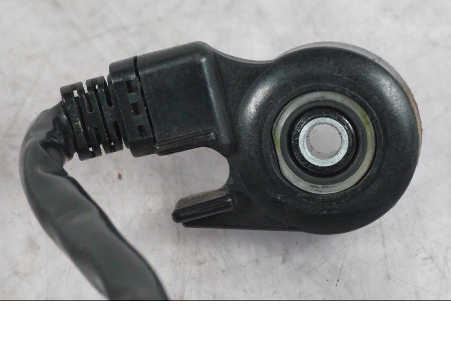 Snett nerifrån på Sidostödsbrytare från en Ducati Multistrada V4 -2024 motorcykel.