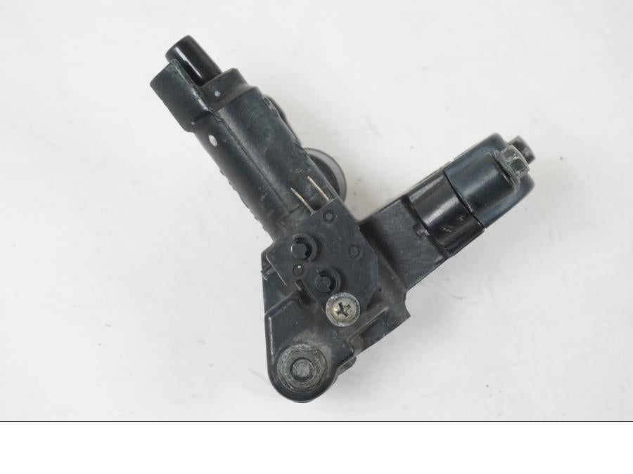 Snett uppifrån på Bromshuvudcylinder från en Suzuki SV 650 S -2005 motorcykel.