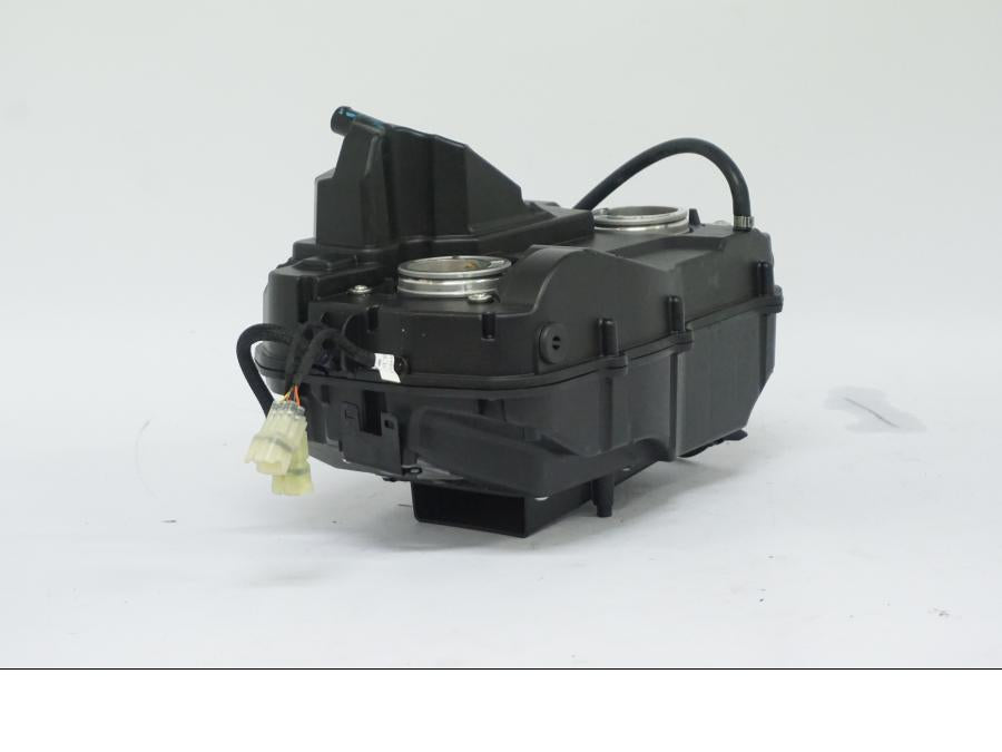 Vänster sida på Spjällhus från en Ducati Desert X -2022 motorcykel.