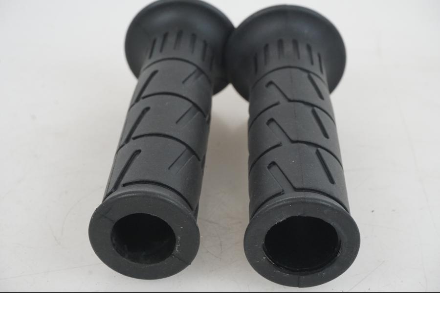 Snett uppifrån på Handtag från en Kawasaki Ninja 1000SX -2023 motorcykel.