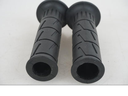 Snett uppifrån på Handtag från en Kawasaki Ninja 1000SX -2023 motorcykel.