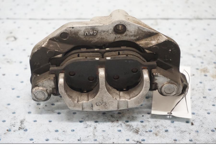 Baksidan på Bromsok från en Yamaha XV 1600 -1999 motorcykel.