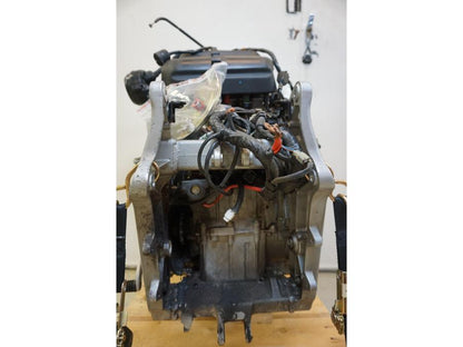 Vänster sida på Motorpaket från en Triumph TT 600 -2002 motorcykel.