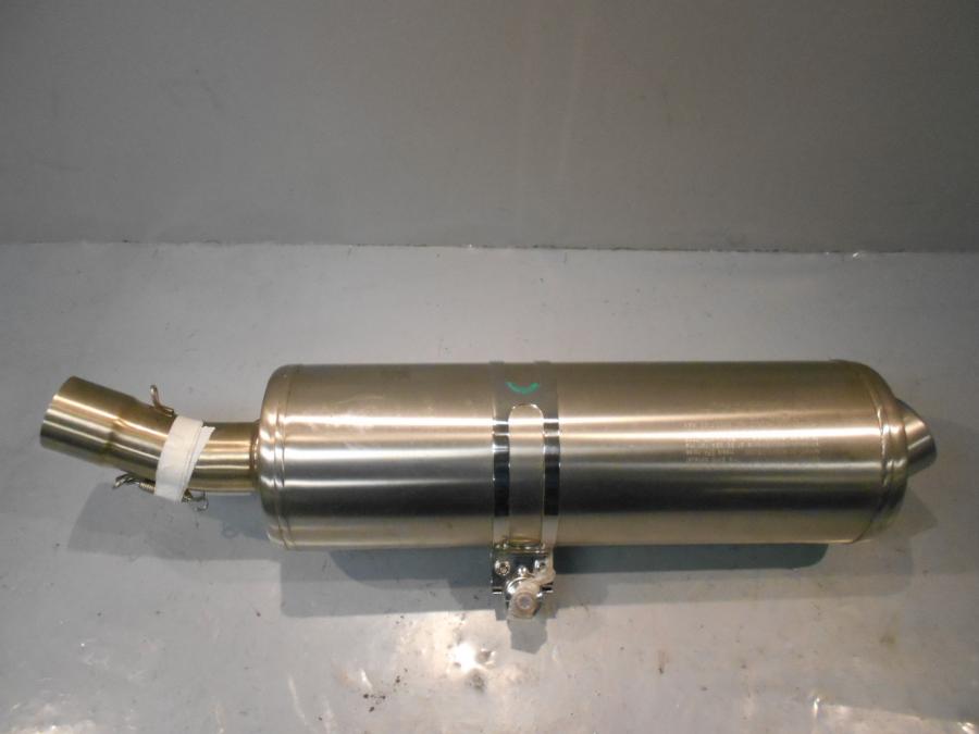 Höger sida på Ljuddämpare från en BMW F 800 R -2011 motorcykel.