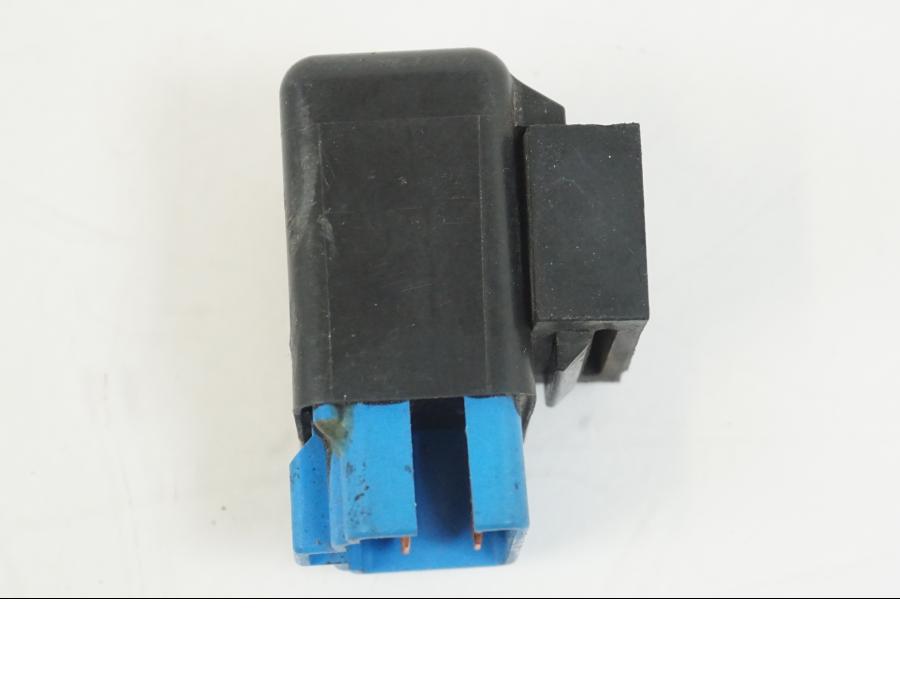 Vänster sida på Relä från en Honda CBR 125 R -2006 motorcykel.