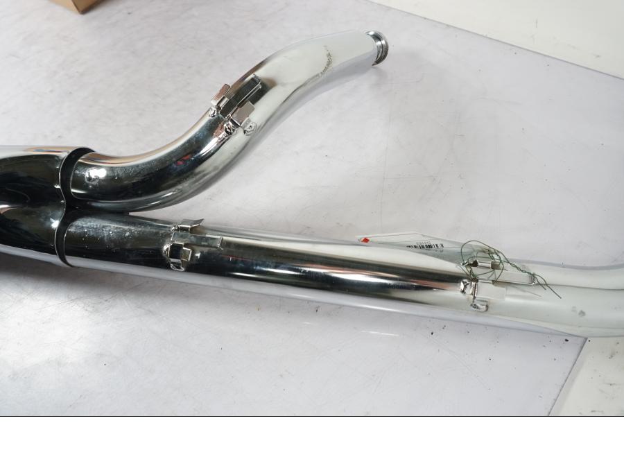 Baksidan på Avgassystem från en Honda VT 750 -2006 motorcykel.