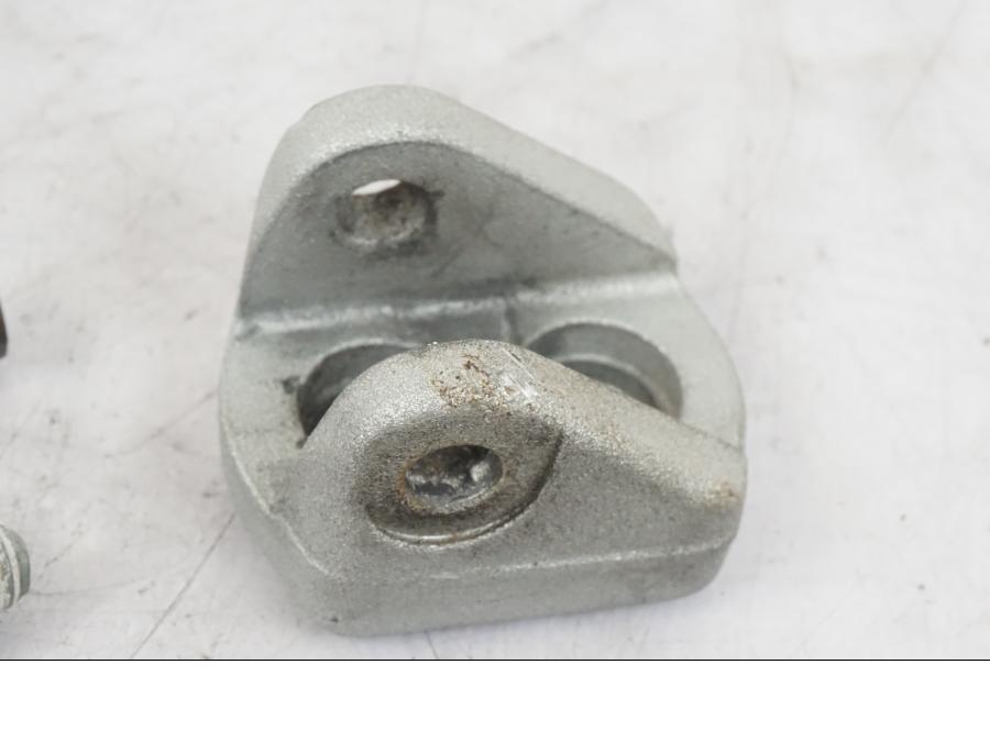 Höger sida på Fotpinne från en KTM 690 Duke -2015 motorcykel.