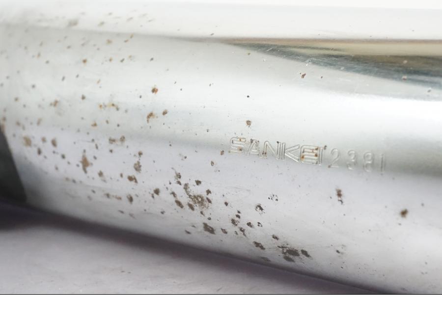 Extrabild2 på Ljuddämpare från en Suzuki VL 800 -2002 motorcykel.