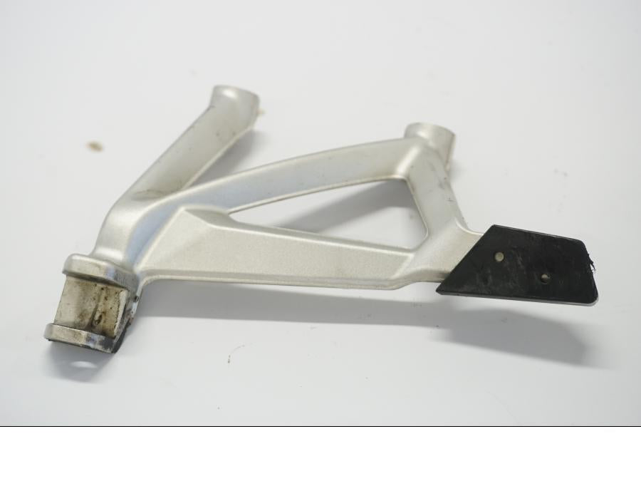 Framsidan på Fotpinnefäste från en BMW R 1250 GS -2019 motorcykel.