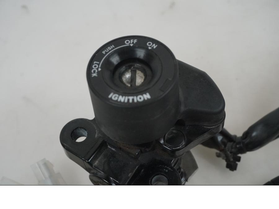 Extrabild2 på Låssats från en Yamaha Ténéré 700 Rally -2021 motorcykel.