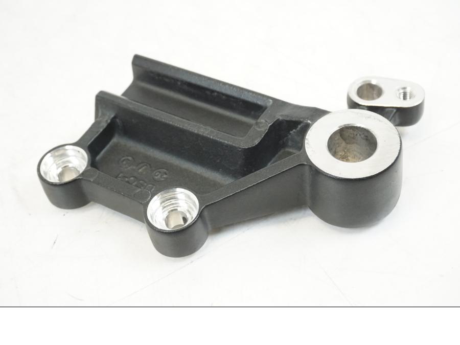 Baksidan på Bromsoksfäste från en Kawasaki NINJA 400 -2020 motorcykel.