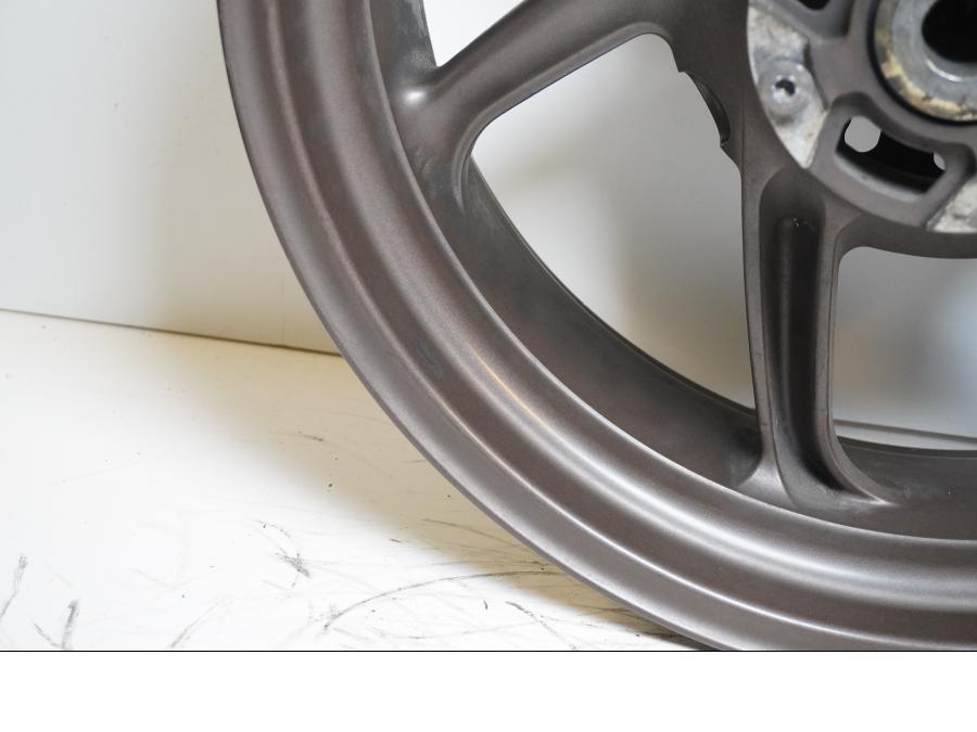 Extrabild1 på Fälg från en Cagiva Raptor 1000 -2002 motorcykel.