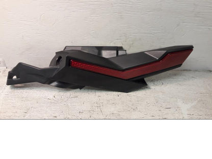 Framsidan på Bakvinge från en Honda ADV 750 -2017 motorcykel.