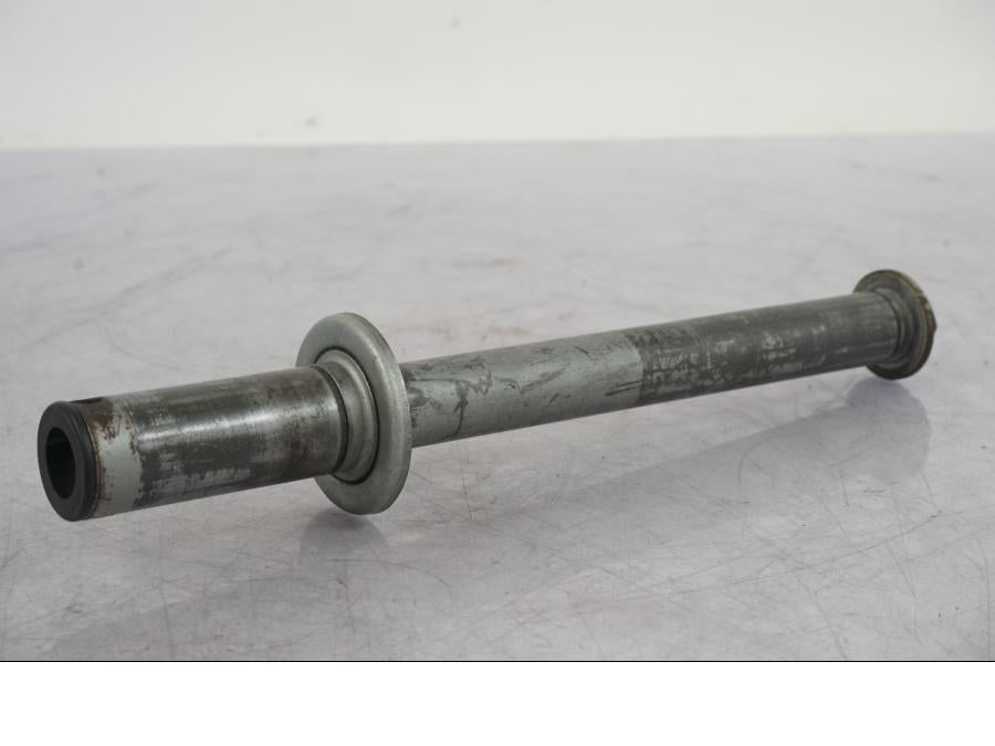 Framsidan på Axel från en BMW R 1100 GS -1998 motorcykel.