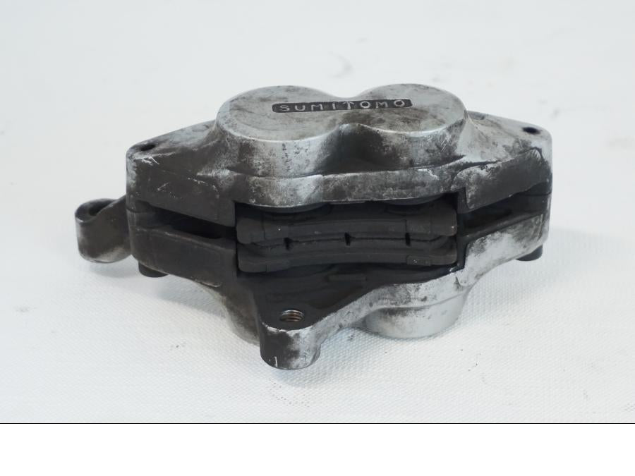 Vänster sida på Bromsok från en Yamaha TDM 850 -1998 motorcykel.