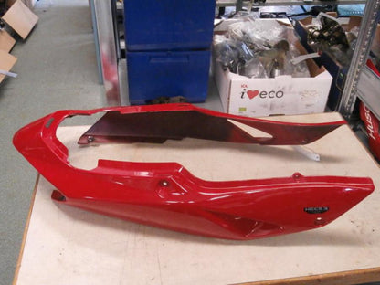 Höger sida på Bakvinge från en Honda VFR 800 -2000 motorcykel.