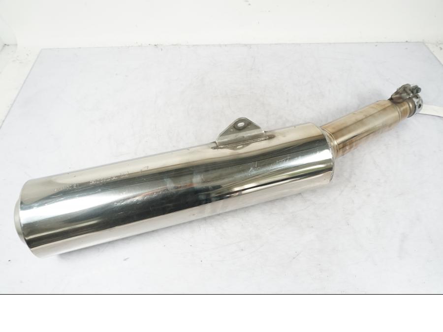 Framsidan på Ljuddämpare från en Honda CBR 1100 XX -2000 motorcykel.