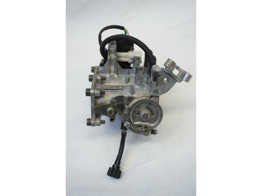 Baksidan på Spjällhus från en Kawasaki VN 900 -2006 motorcykel.