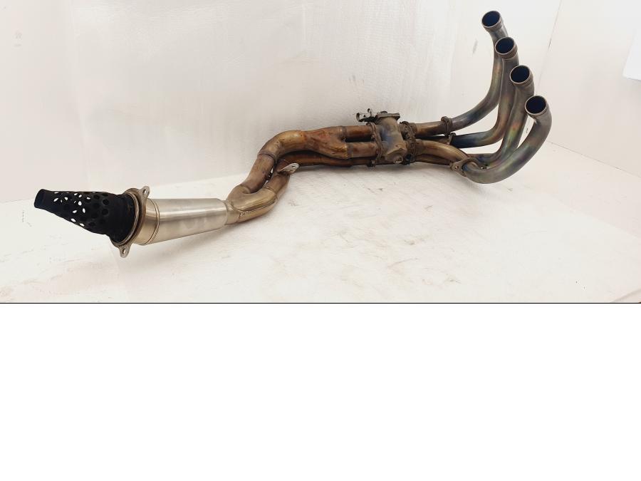 Snett uppifrån på Grenrör från en Honda CBR 900 RR -2003 motorcykel.