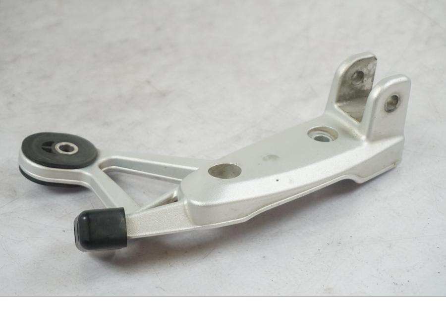 Vänster sida på Fotpinnefäste från en BMW R 1200 R -2007 motorcykel.