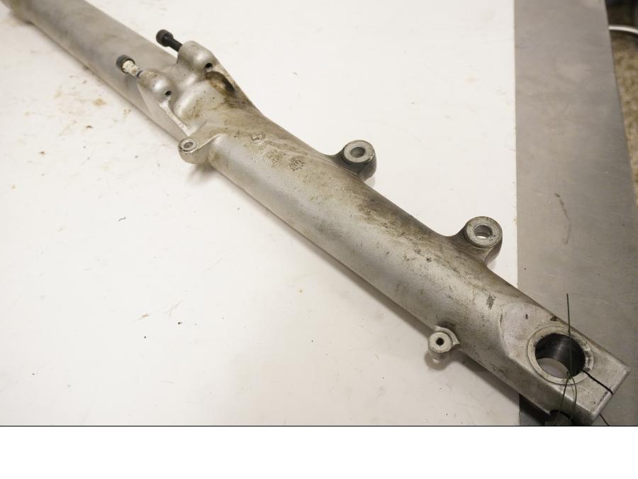 Snett uppifrån på Gaffelben från en BMW R 1100 GS -1997 motorcykel.