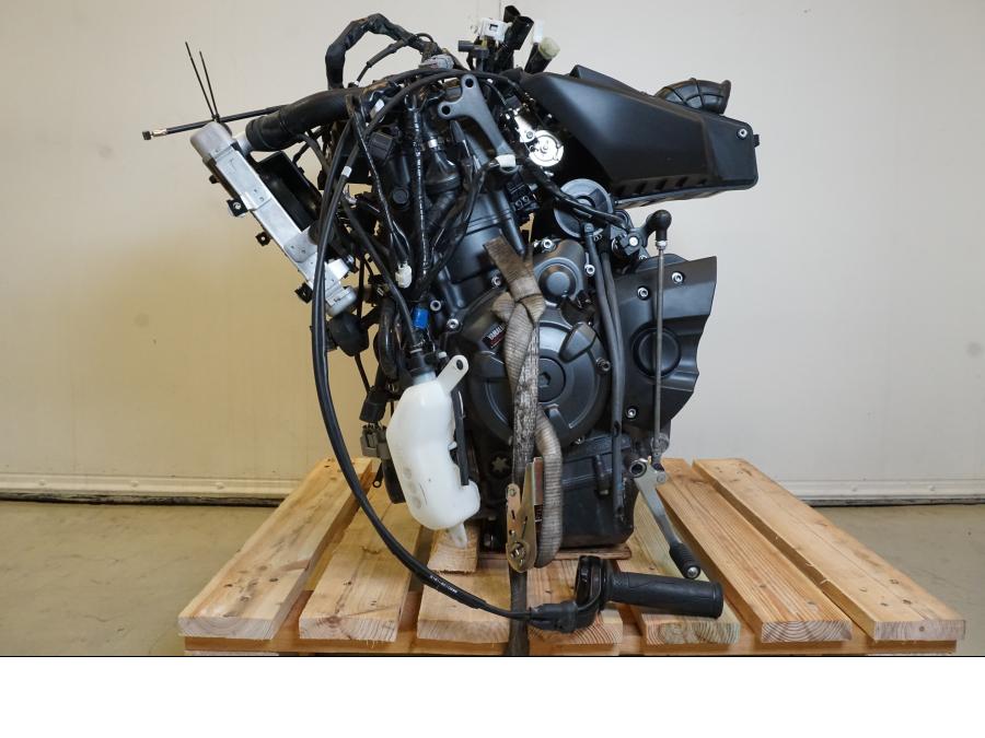 Extrabild3 på Motorpaket från en Yamaha YZF R7 -2022 motorcykel.