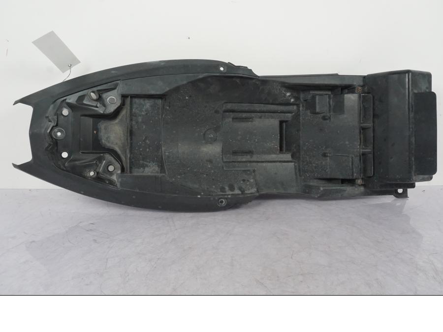 Extrabild2 på Undertail från en Suzuki GSF 1250 -2010 motorcykel.