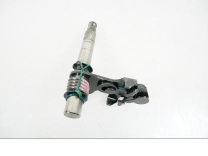 Baksidan på Växelarm från en Honda VFR 800 -2005 motorcykel.