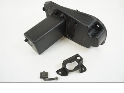 Framsidan på Verktygslåda från en Kawasaki VN 1500 -1996 motorcykel.