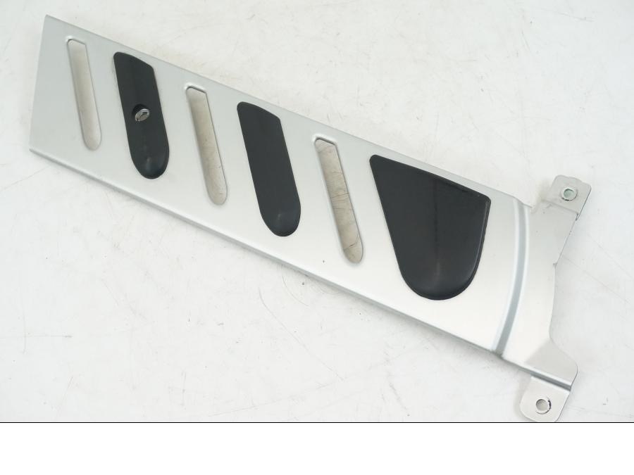 Framsidan på Ramskydd från en BMW F 650 CS -2003 motorcykel.