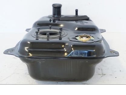 Snett nerifrån på Bensintank från en Kymco Agility 125 -2019 scooter.