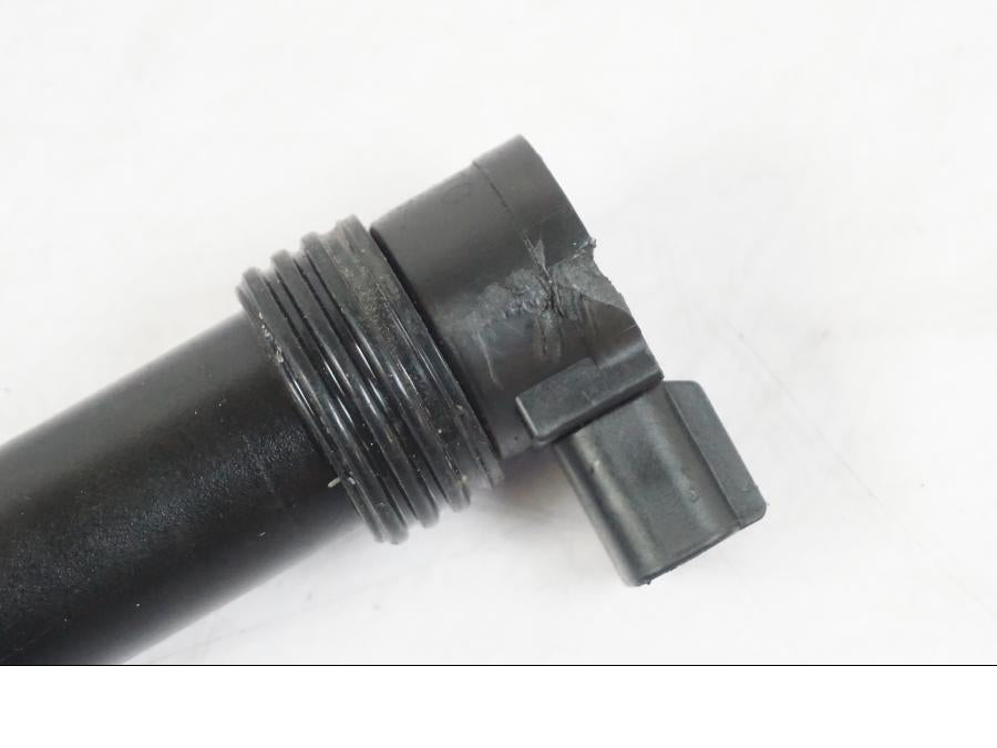 Vänster sida på Tändspole från en Kawasaki ZX-6R -2011 motorcykel.