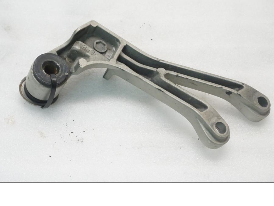 Baksidan på Fotpinnefäste från en Kawasaki ZX-9R -1998 motorcykel.