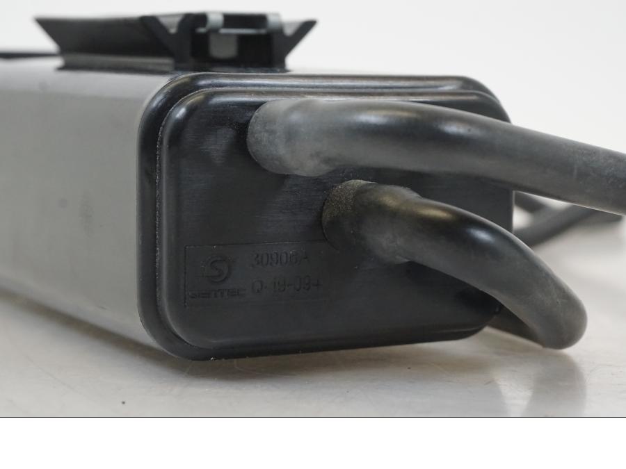 Snett uppifrån på Bensintanksavluftare från en Triumph Speed Triple -2021 motorcykel.