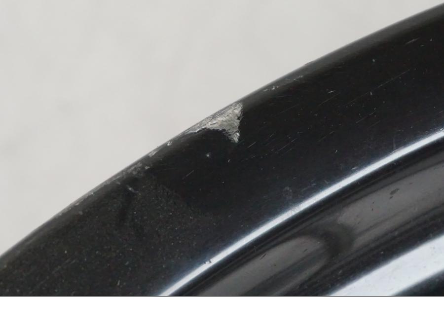 Snett nerifrån på Fälg från en BMW F 800 GS -2008 motorcykel.