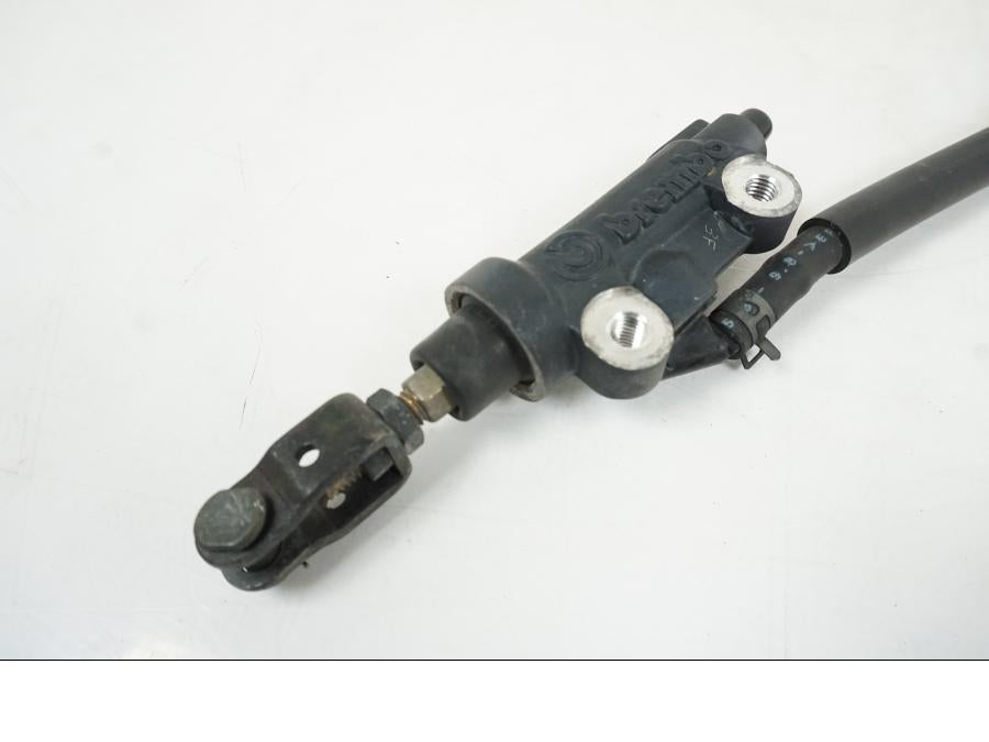 Baksidan på Bromshuvudcylinder från en Yamaha XJR 1300 -2007 motorcykel.