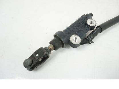 Baksidan på Bromshuvudcylinder från en Yamaha XJR 1300 -2007 motorcykel.