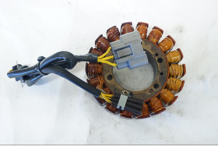 Framsidan på Generator från en Ducati 899 Panigale -2015 motorcykel.