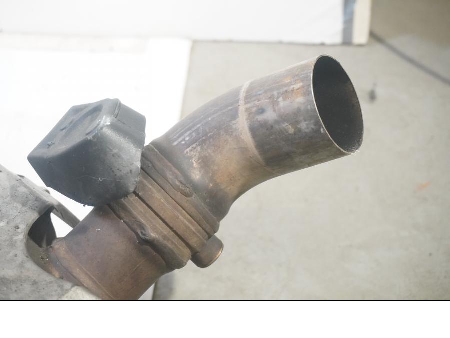 Vänster sida på Grenrör från en BMW S 1000 RR -2011 motorcykel.