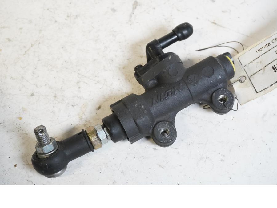 Baksidan på Bromshuvudcylinder från en Honda CBR 1000 RR -2004 motorcykel.